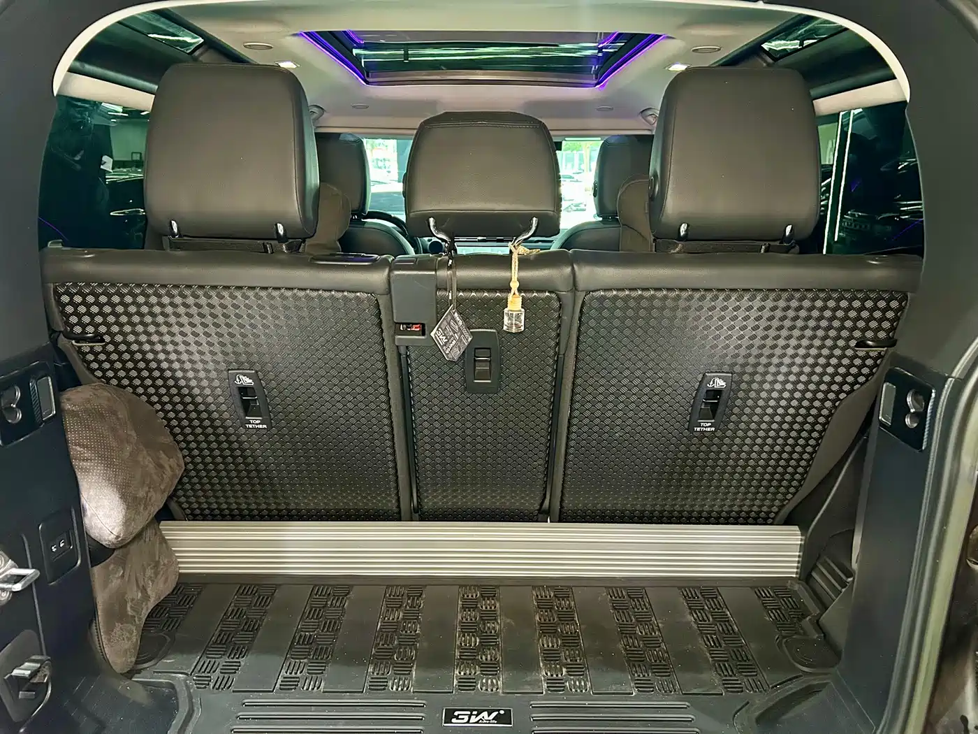 Land Rover Defender 2023 Model 90 2.0T P300 SE фото 27