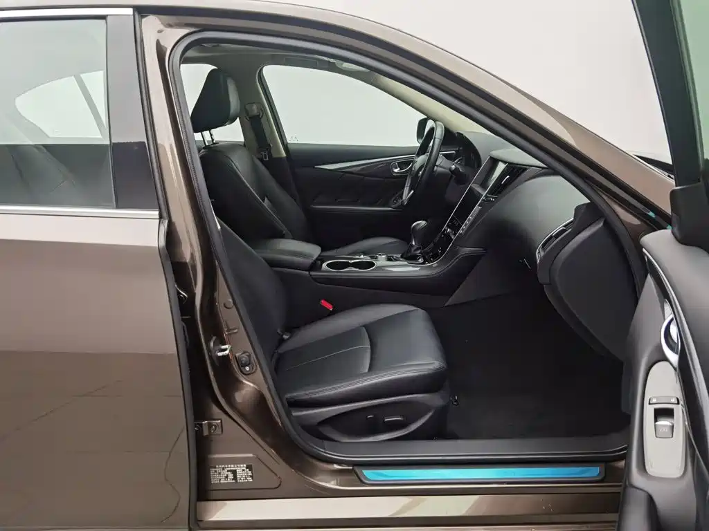 Фото 23 - Infiniti Q50L