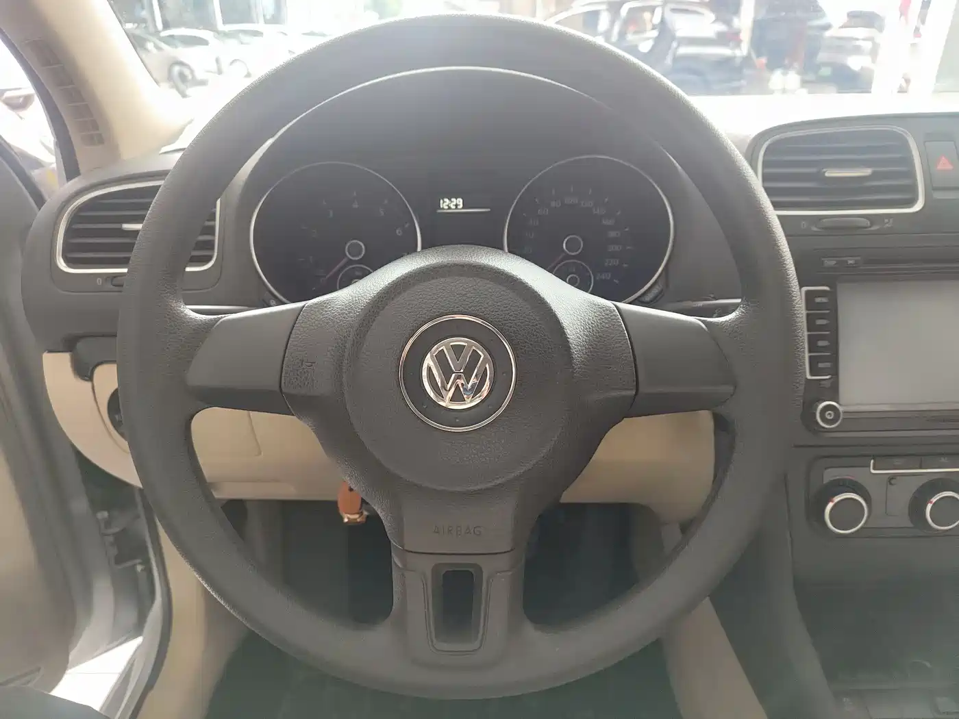 Volkswagen Golf 2011 1.6 Auto Luxury Edition фото 4