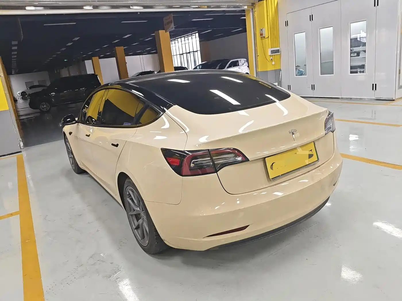 Фото 4 - Tesla Model 3