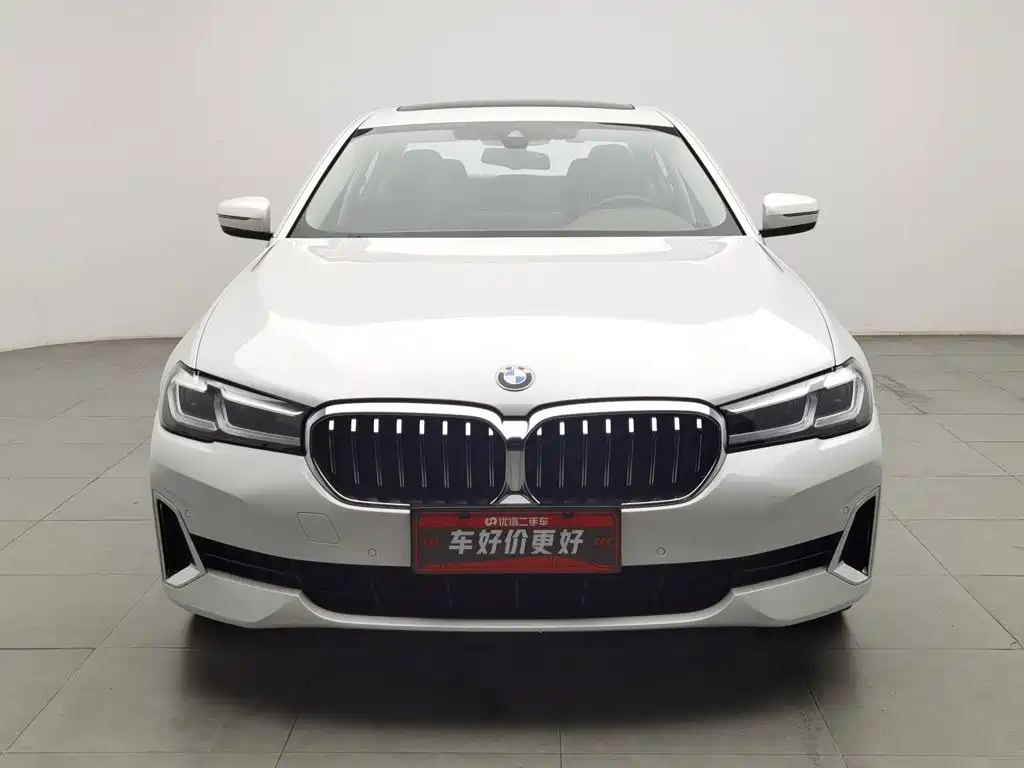 Photo 3 - BMW 5 Series