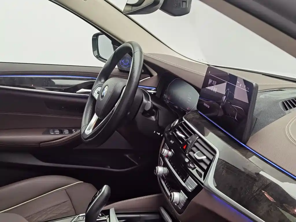 Photo 22 - BMW 5 Series