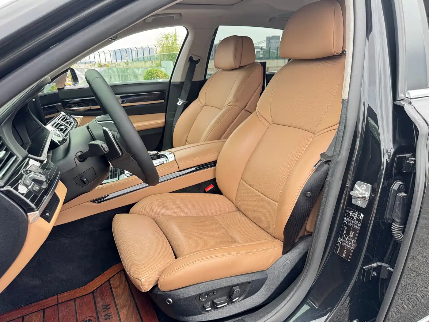 BMW 7 Series 2010 750Li фото 13