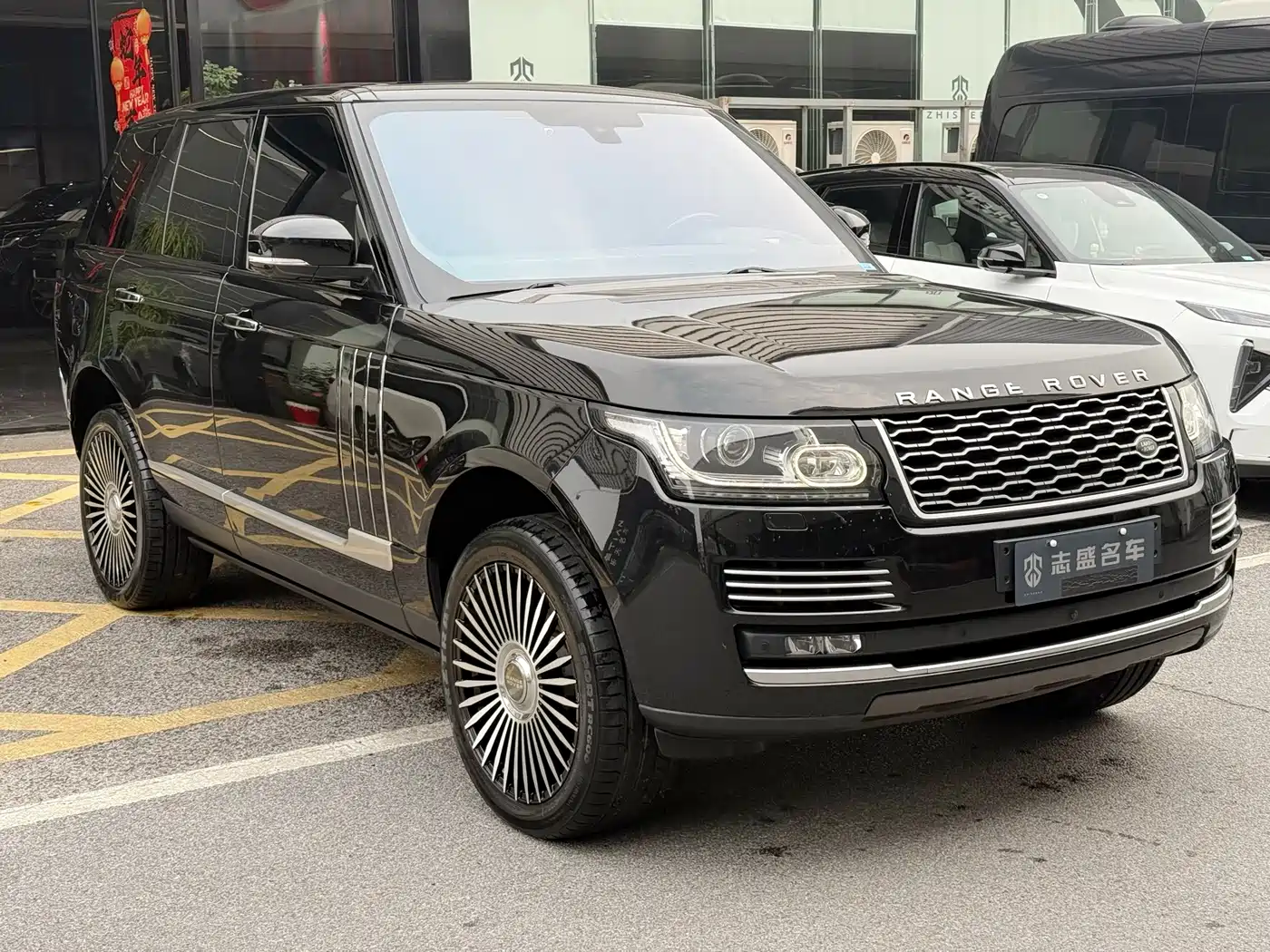Land Rover Range Rover 2015 3.0 TDV6 Vogue SE Genesis Extended Edition фото 3