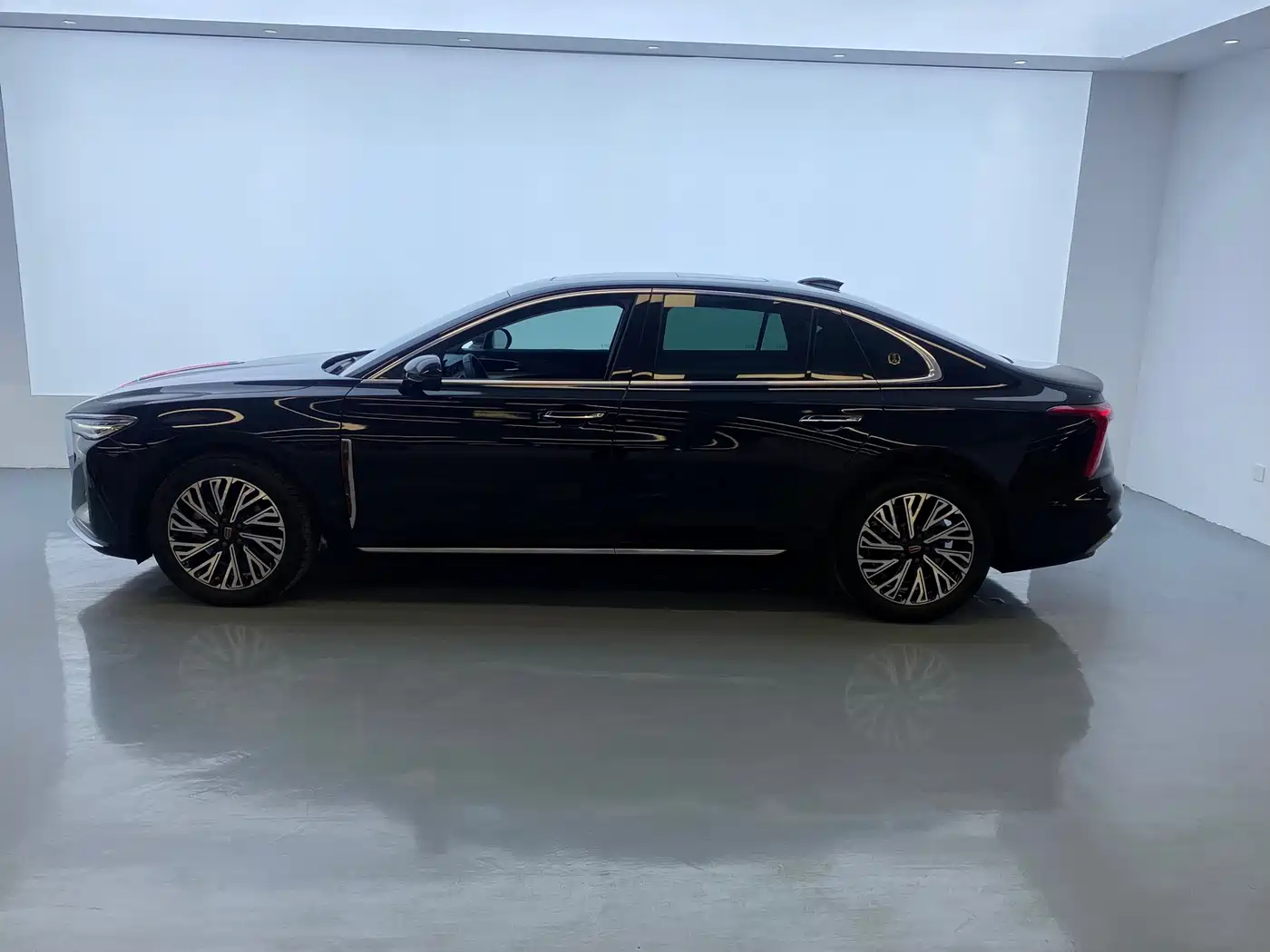 Hongqi H5 2024 2.0T Automatic Smart Connect Flag Smooth Edition фото 4