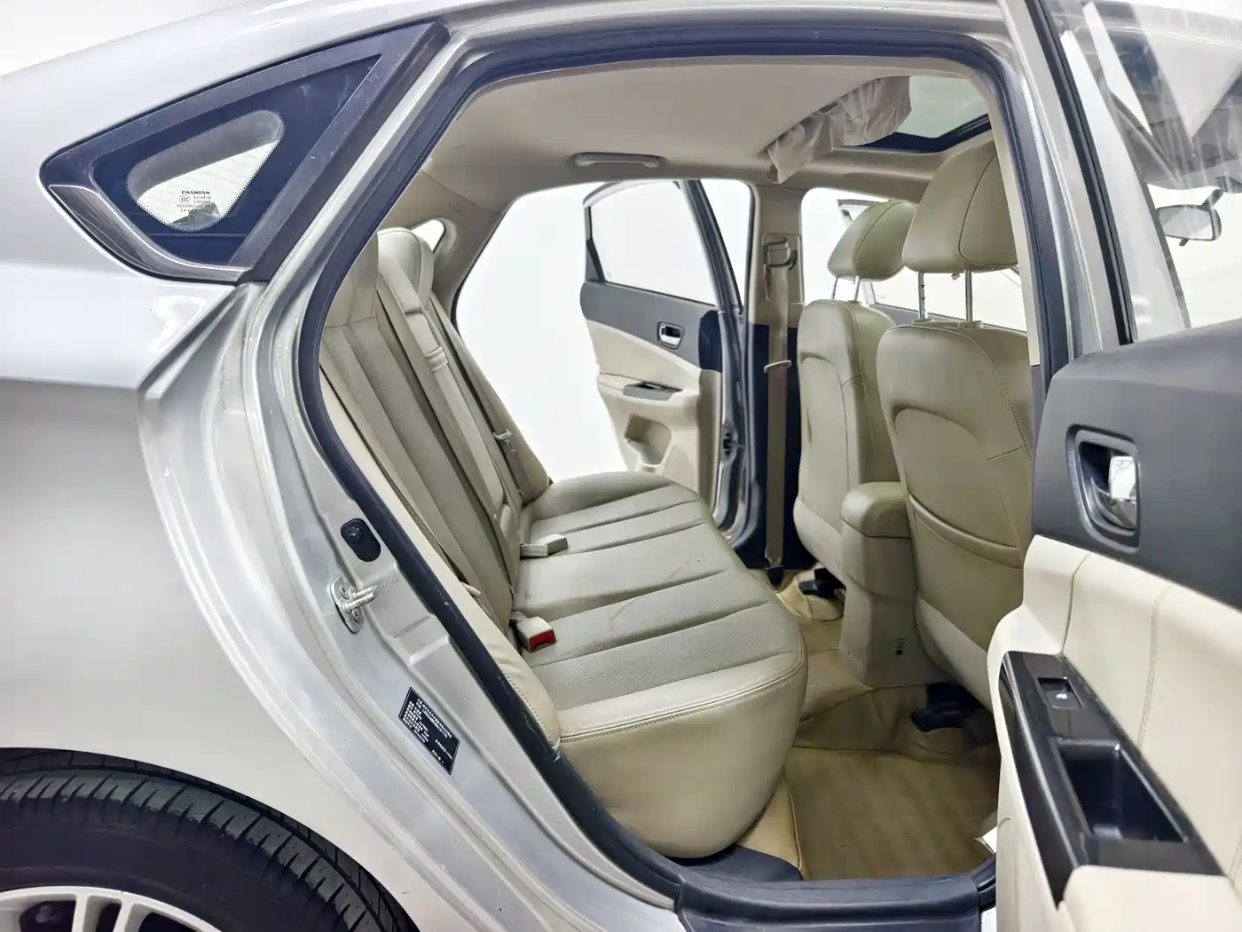 Фото 16 - Changan Eado