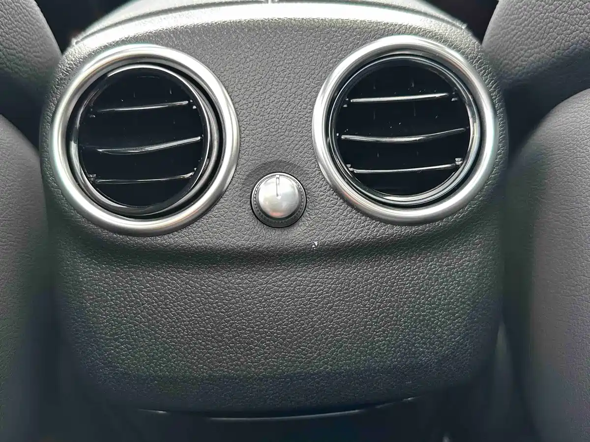 Фото 29 - Mercedes-Benz C-Class