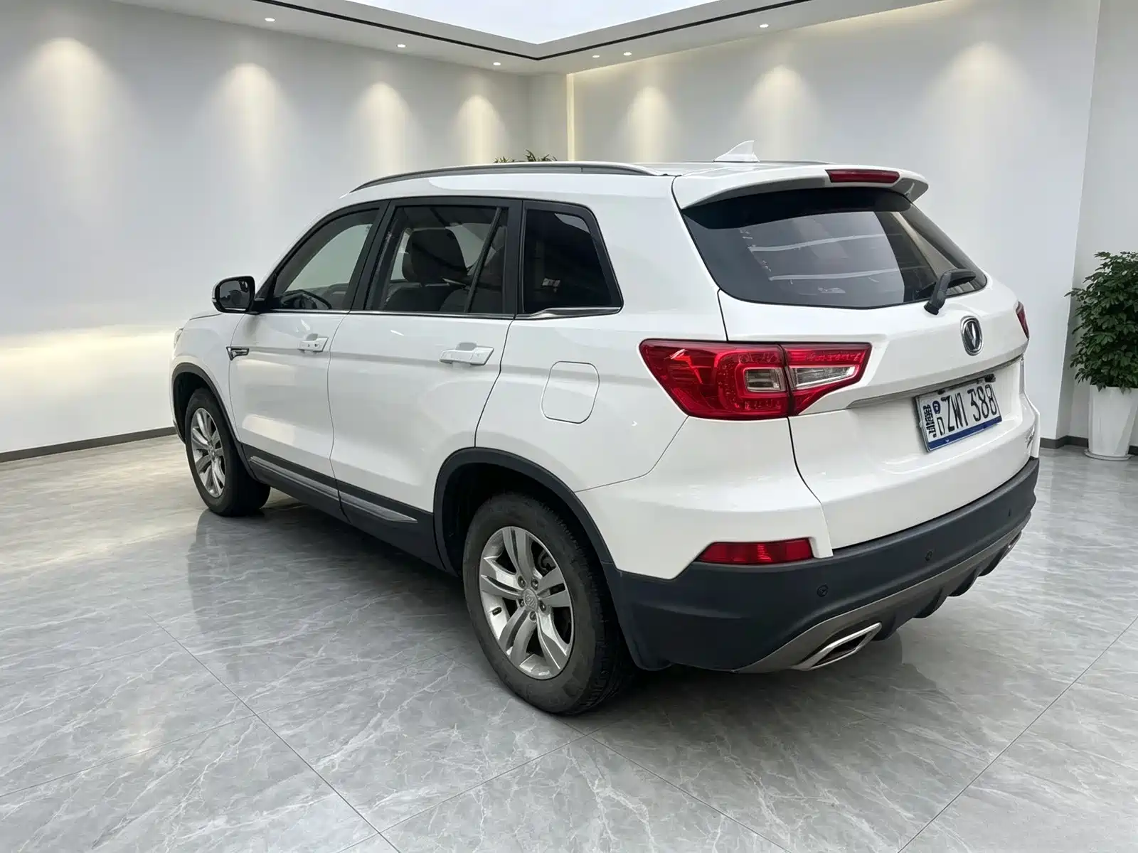 Photo 8 - Changan CS75