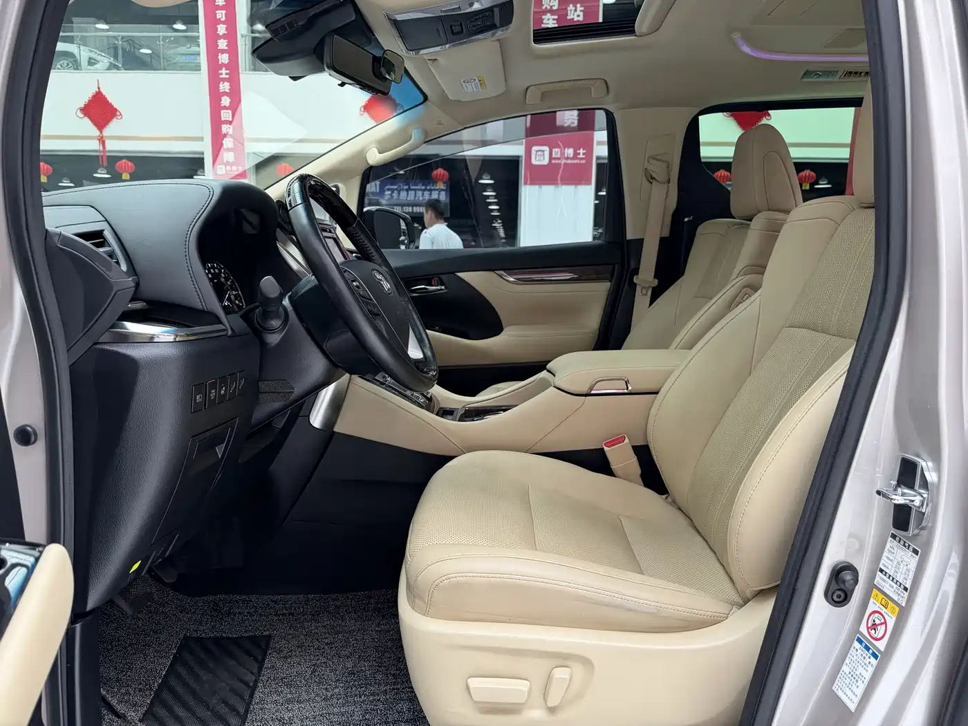Toyota Vellfire 2019 Hybrid 2.5L HV Premium Edition фото 8