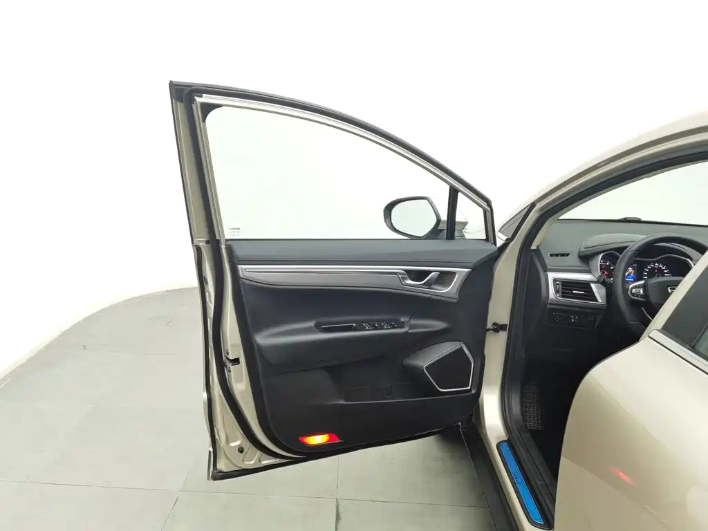 Photo 8 - Geely Emgrand GS
