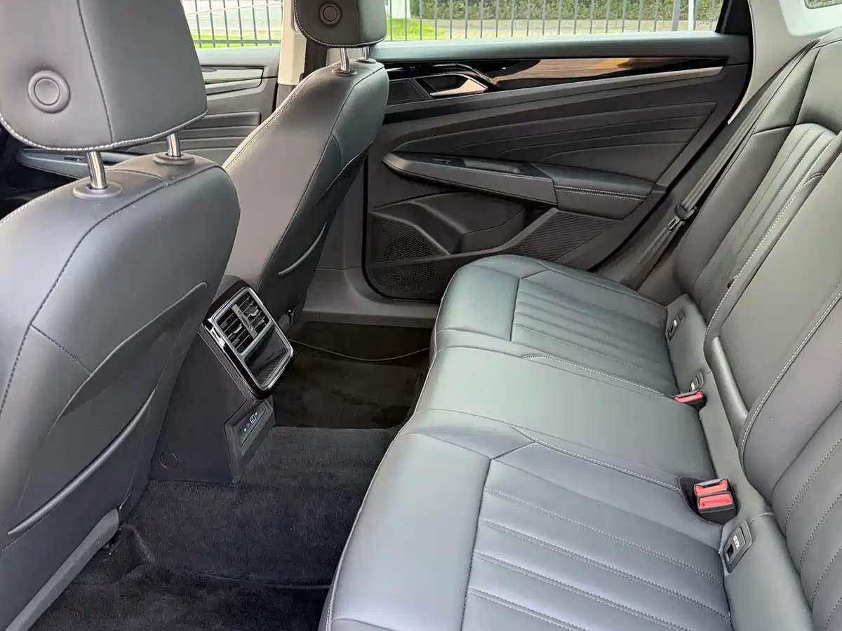 Volkswagen Passat 2022 280TSI Business Edition фото 10