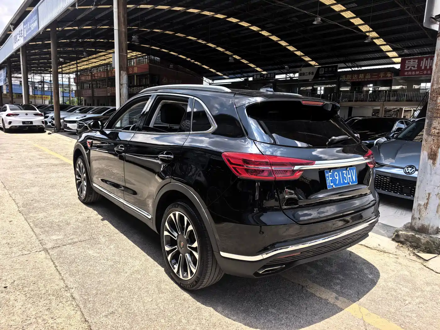 صورة 7 - Hongqi HS5
