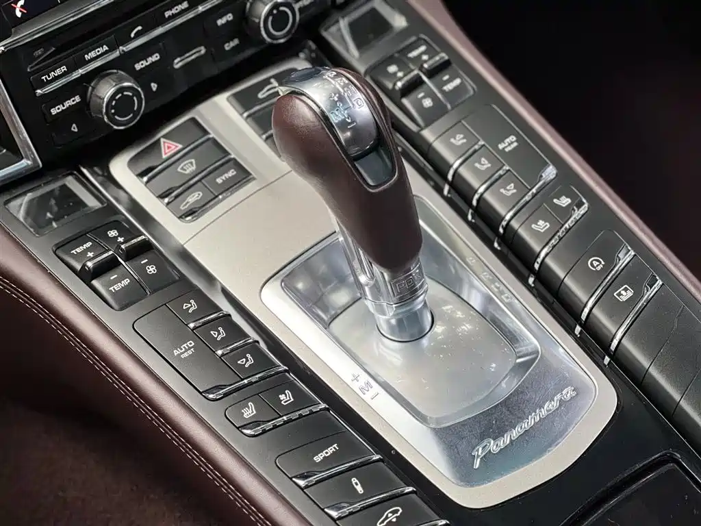 Porsche Panamera 2014 Panamera 4 Executive 3.0T фото 18