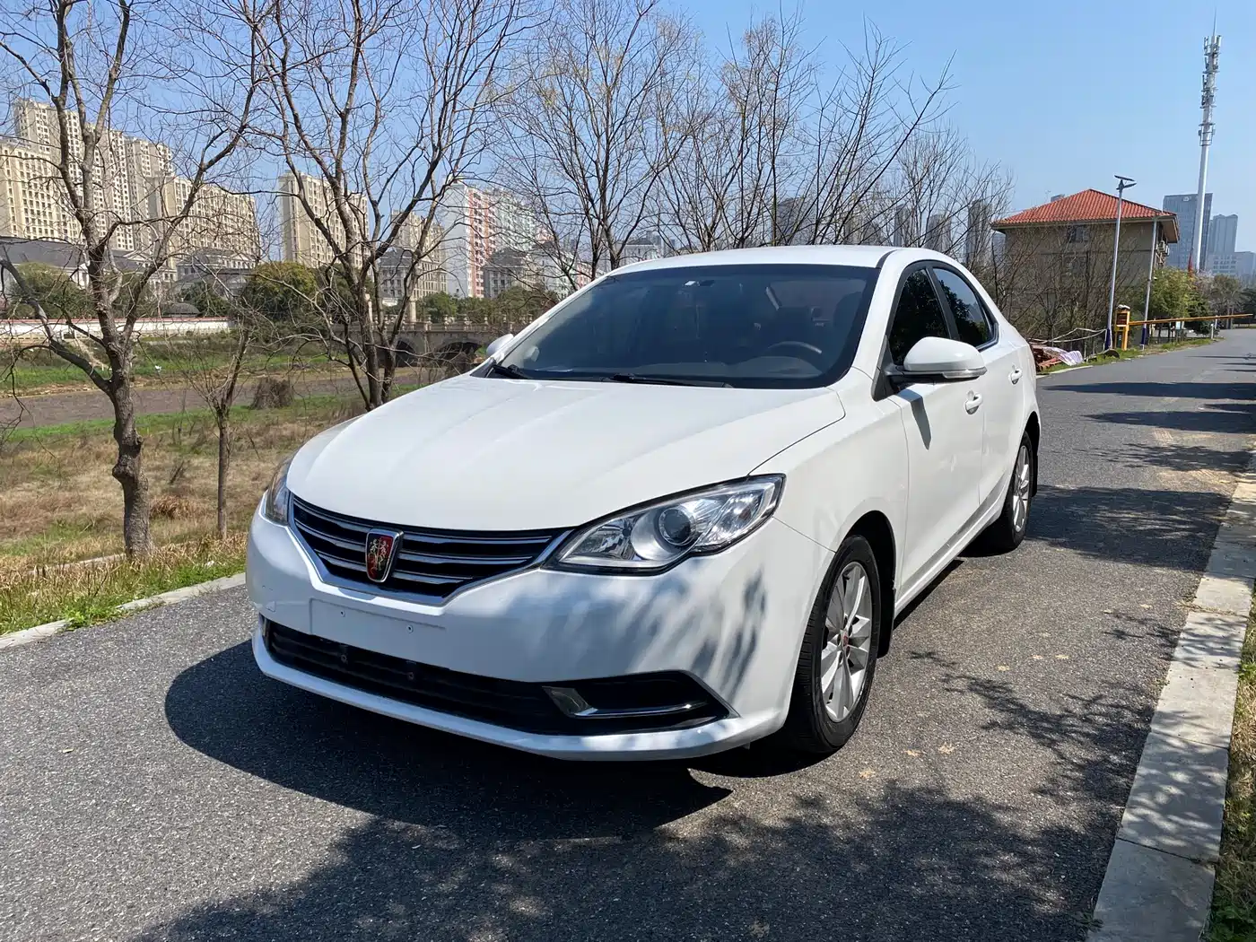 Photo 1 - Roewe 360