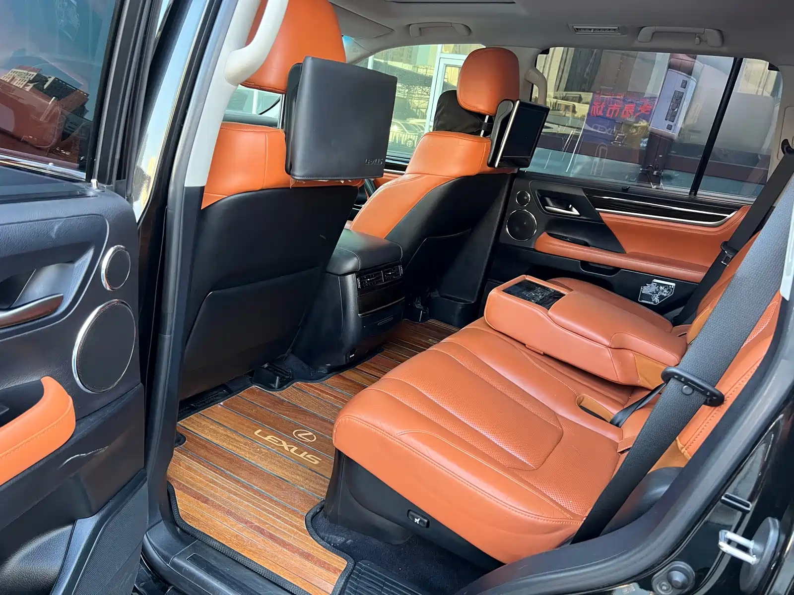 Фото 5 - Lexus LX