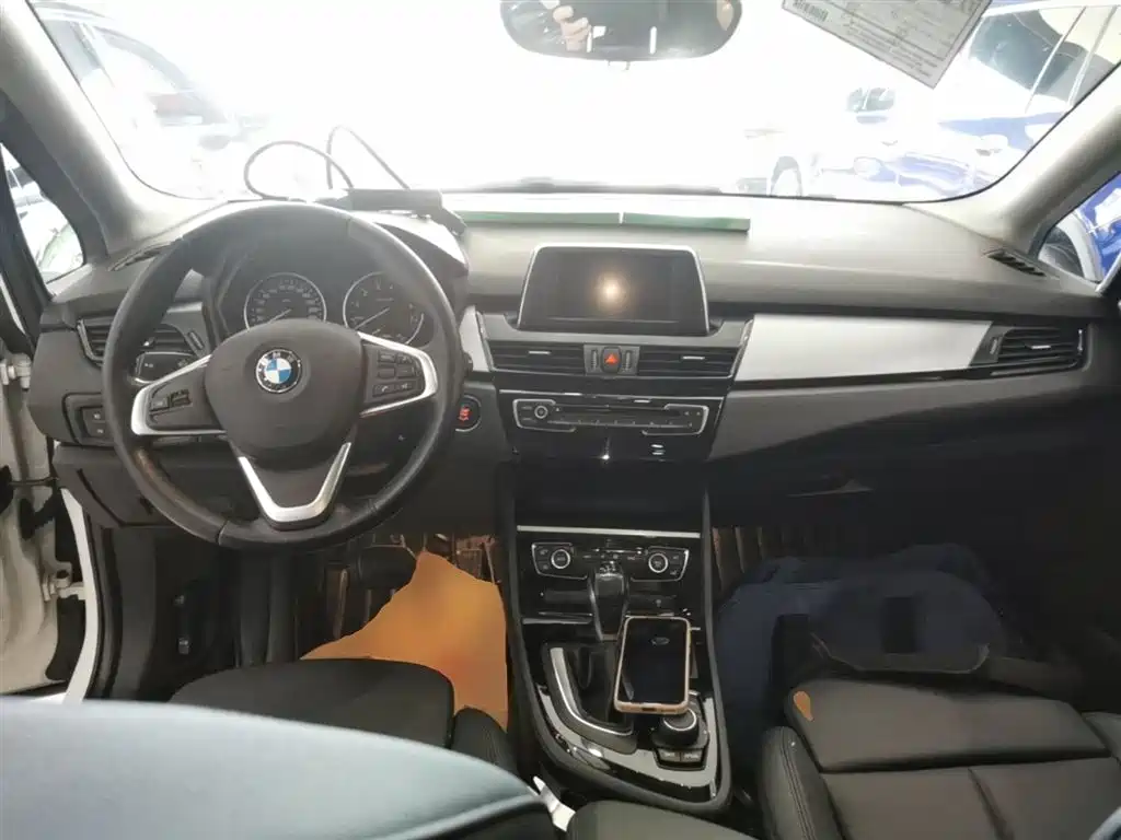 BMW 2 Series Touring 2016 220i Leading Model фото 10