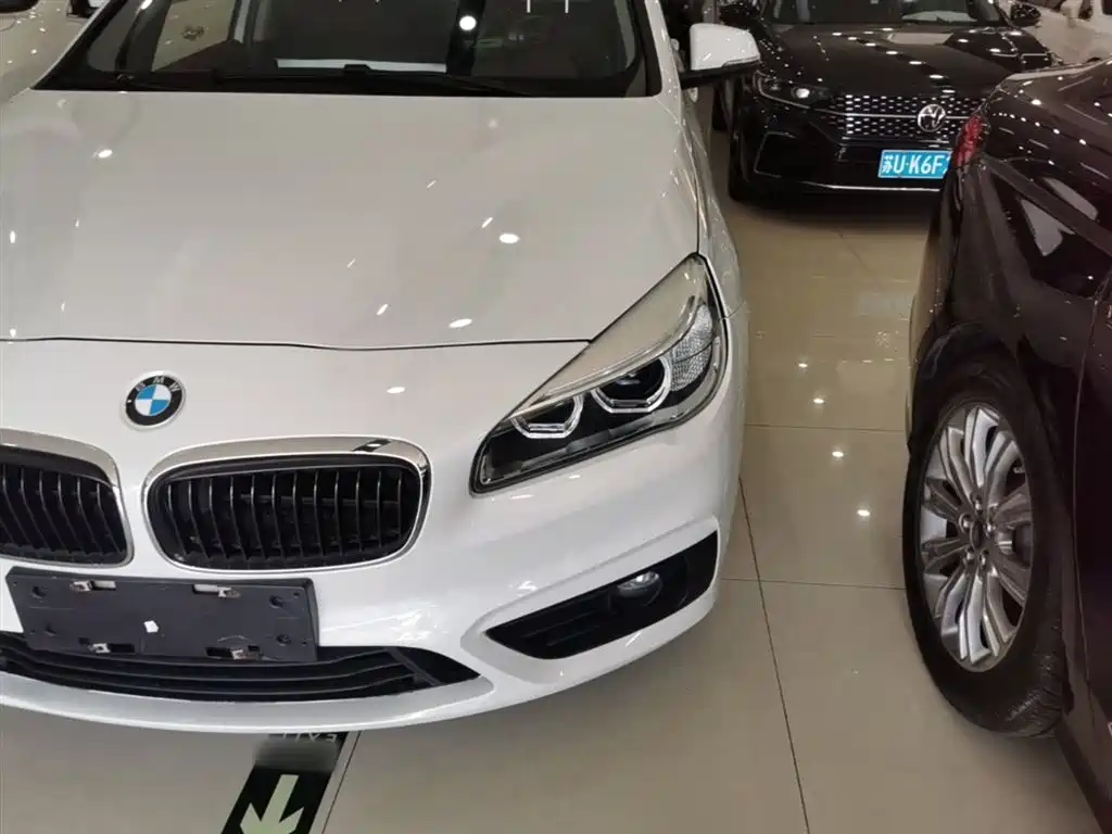 BMW 2 Series Touring 2016 220i Leading Model фото 24