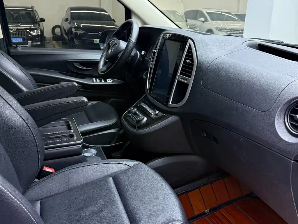 Mercedes-Benz Vito 2020 2.0T Elite Edition (7-seater) фото 7