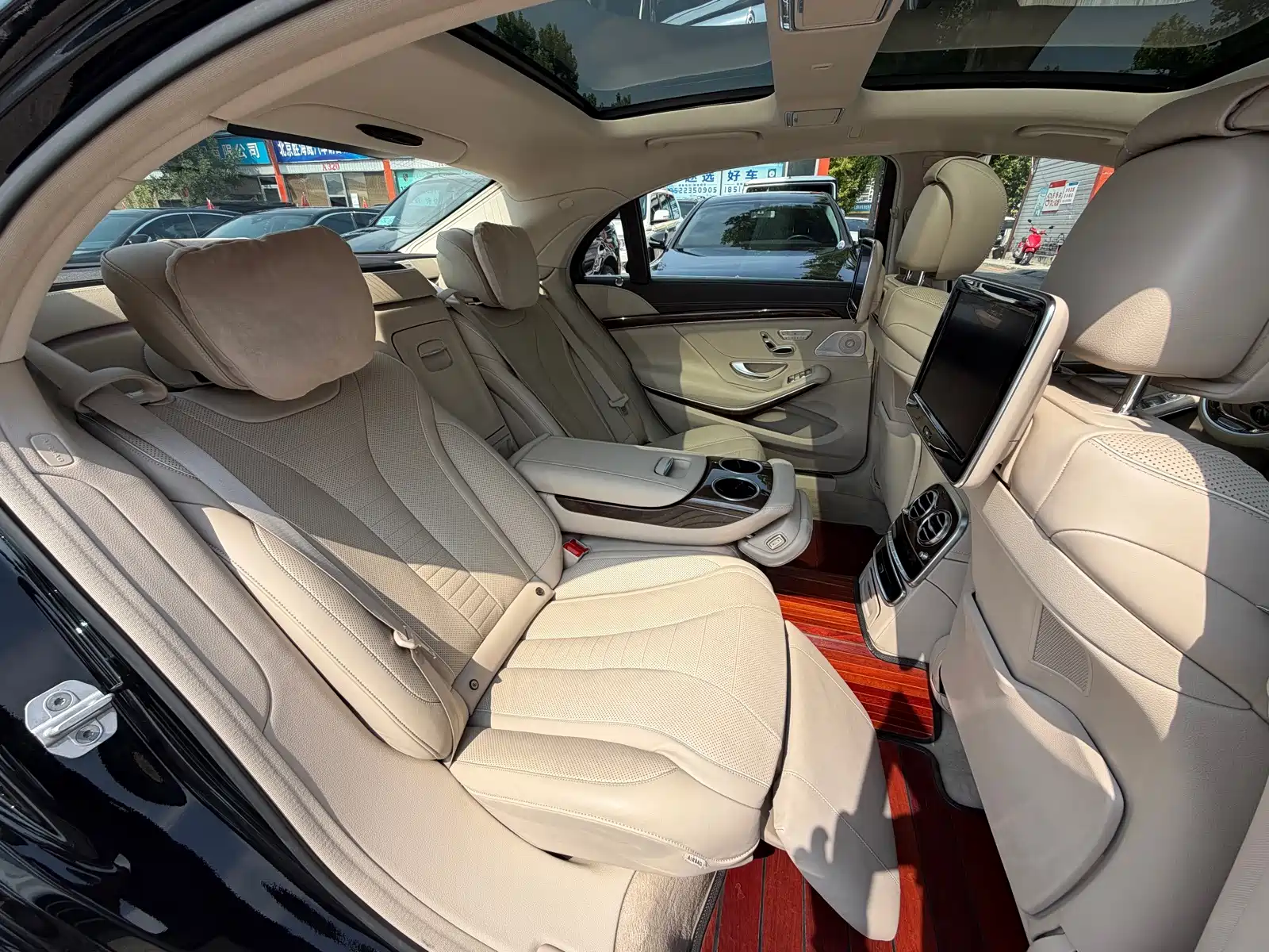 Фото 13 - Mercedes-Benz S-Class