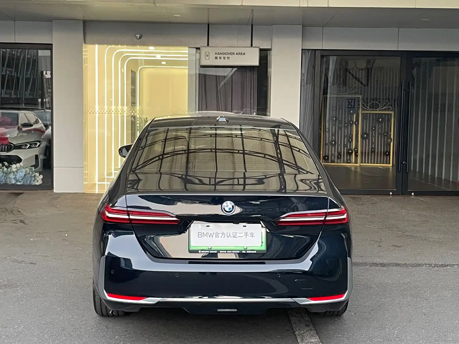 Фото 6 - BMW i5