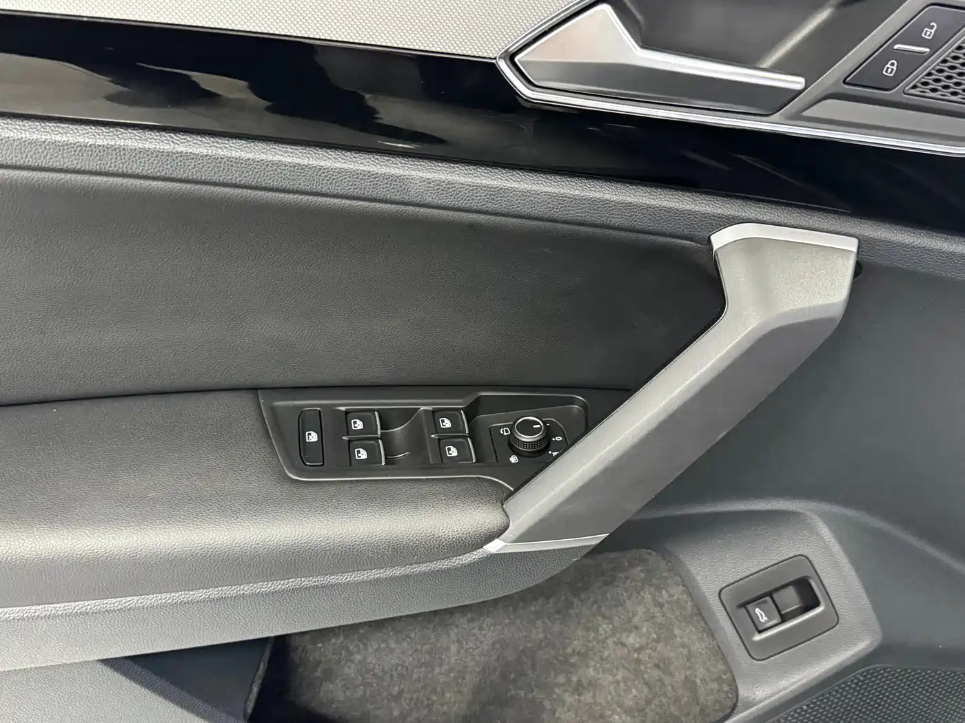 Volkswagen Tayron 2022 280TSI 2WD Luxury Smart Connect Edition фото 8