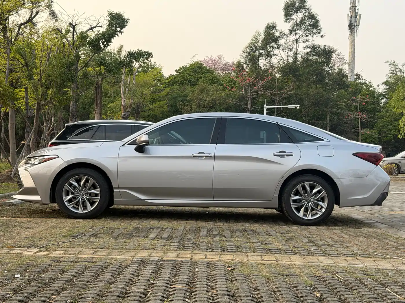 Toyota Avalon 2022 2.0L Progressive Edition фото 8