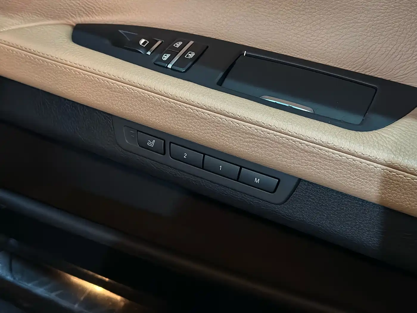 BMW 7 Series 2011 750Li xDrive фото 20