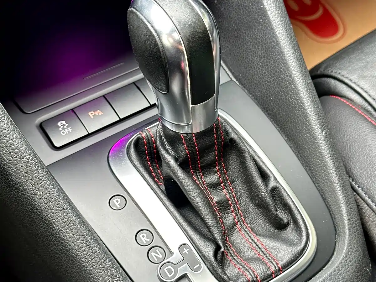 Volkswagen Golf GTI 2012 2.0TSI GTI фото 22