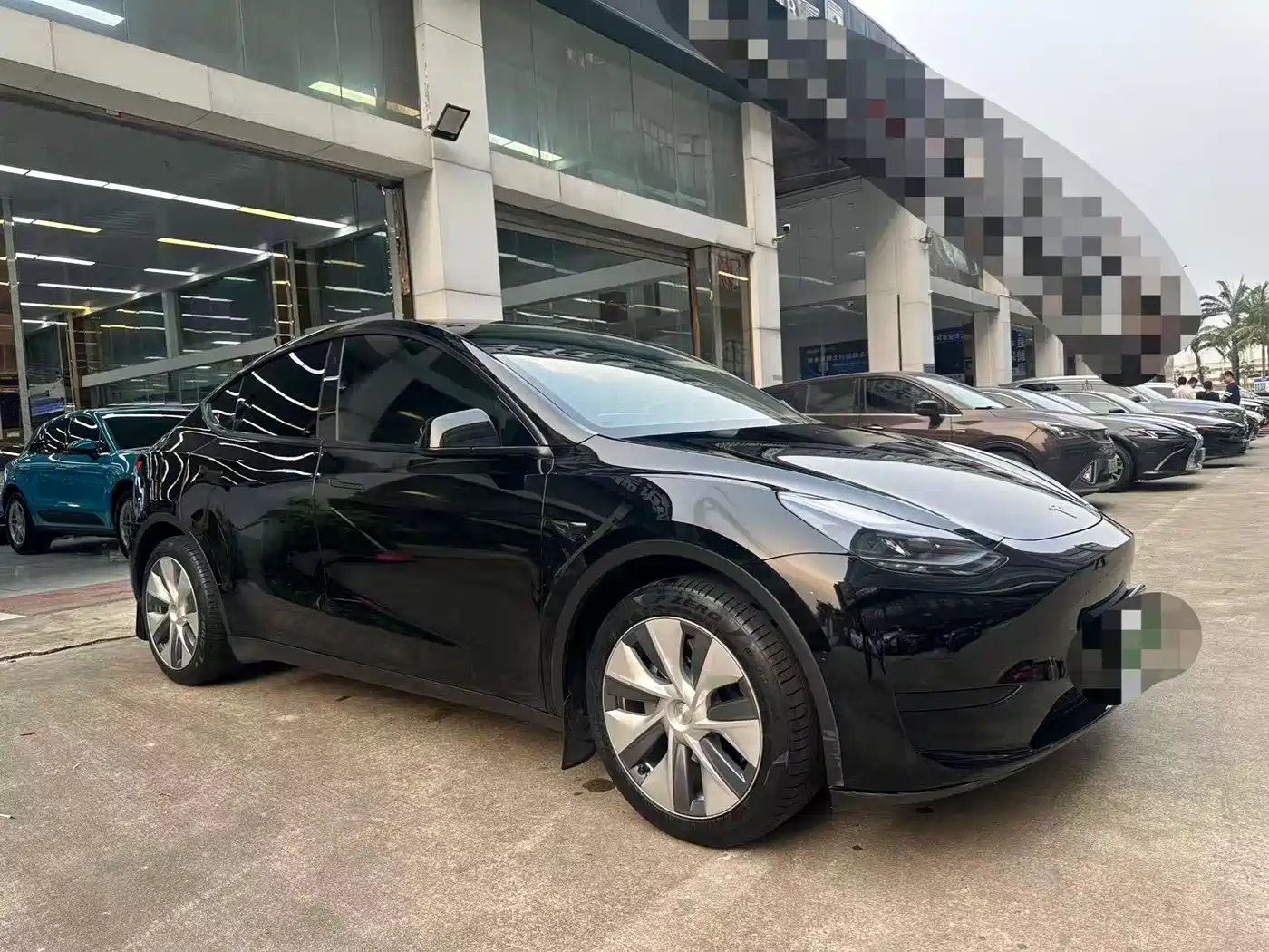 TESLA MODEL Y