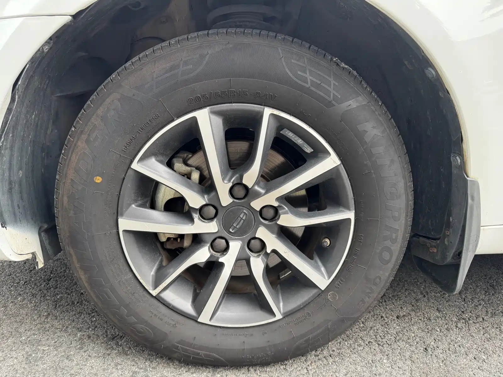 Фото 24 - Geely Emgrand