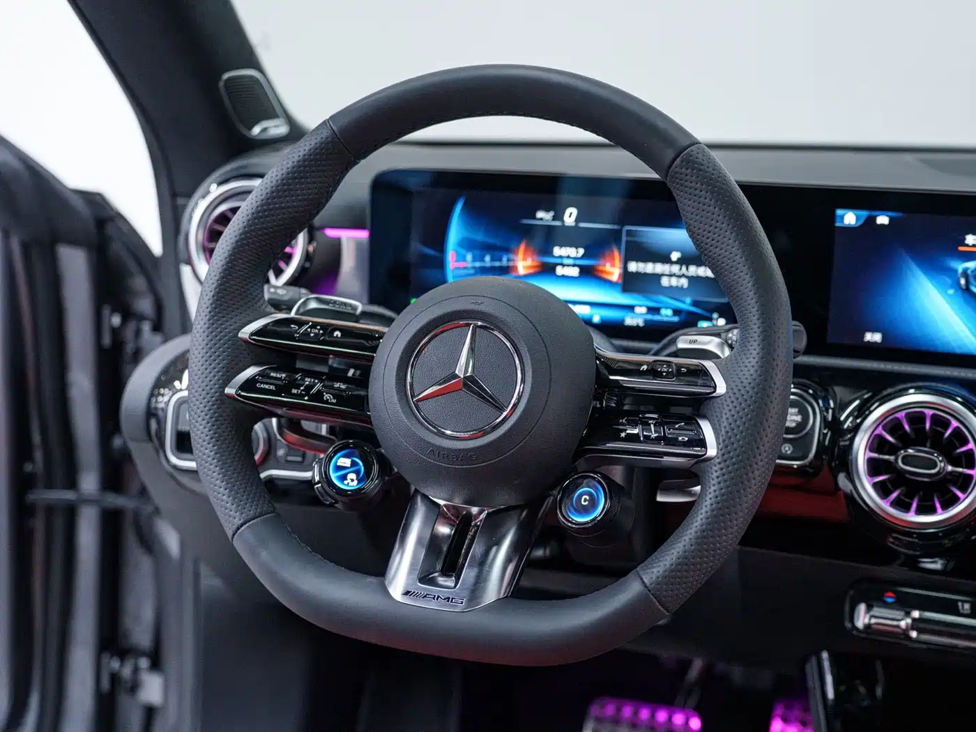 Mercedes-Benz CLA AMG 2024 Facelift AMG CLA 35 4MATIC фото 14
