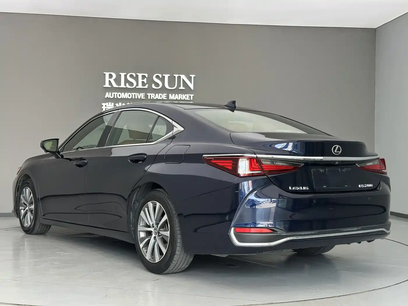 Фото 4 - Lexus ES