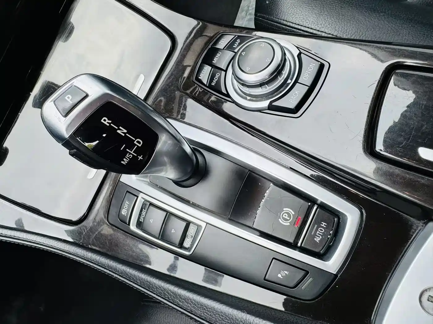 BMW 5 Series 2013 525Li Leadership фото 14