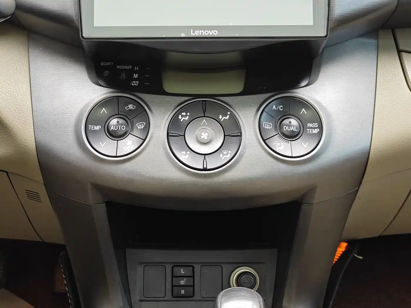 Toyota RAV4 Rongfang 2011 2.4L Automatic 4WD Luxury Edition фото 17