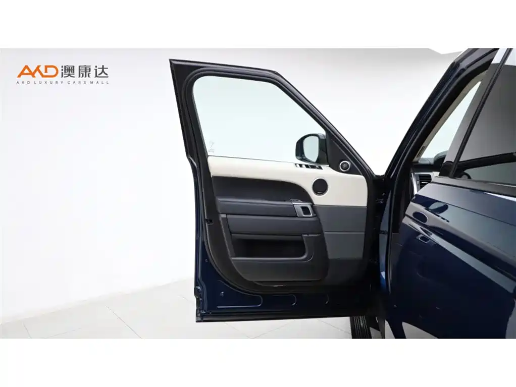 Land Rover Range Rover Sport 2022 3.0 L6 Indigo Flowing Light Edition фото 10