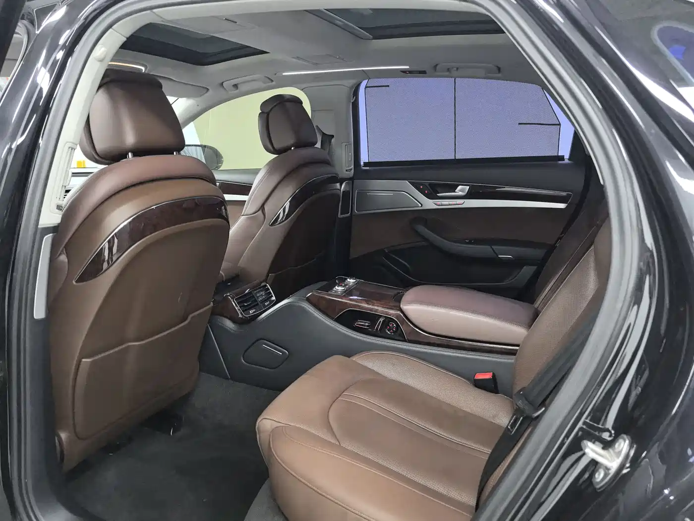 Audi A8 2011 A8L 3.0 TFSI quattro Luxury (213kW) фото 6