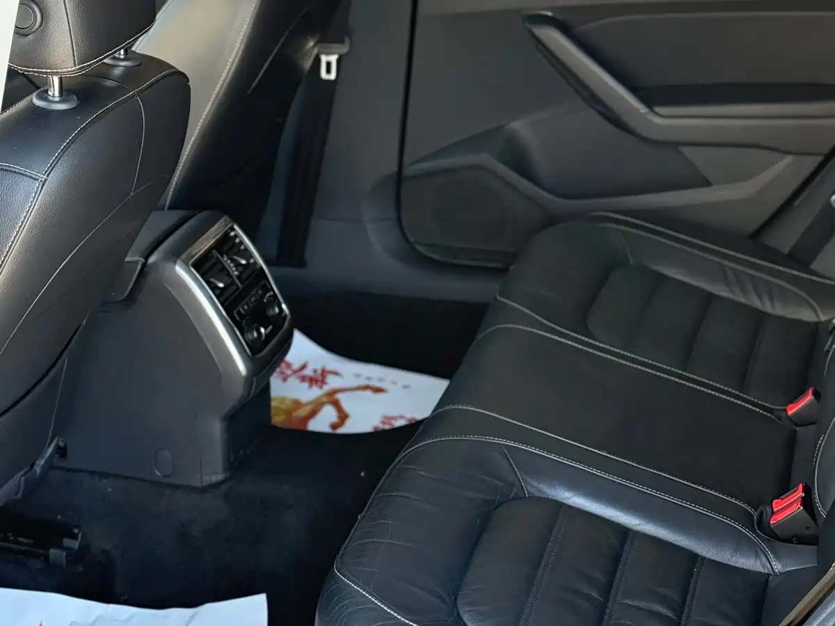 Volkswagen Passat 2017 330TSI DSG Prestige фото 10