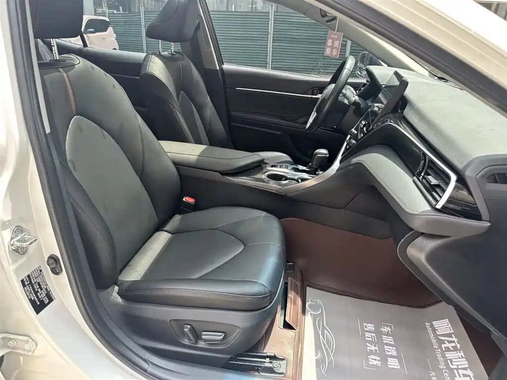 Toyota Camry 2021 Hybrid 2.5HG Luxury Edition фото 21
