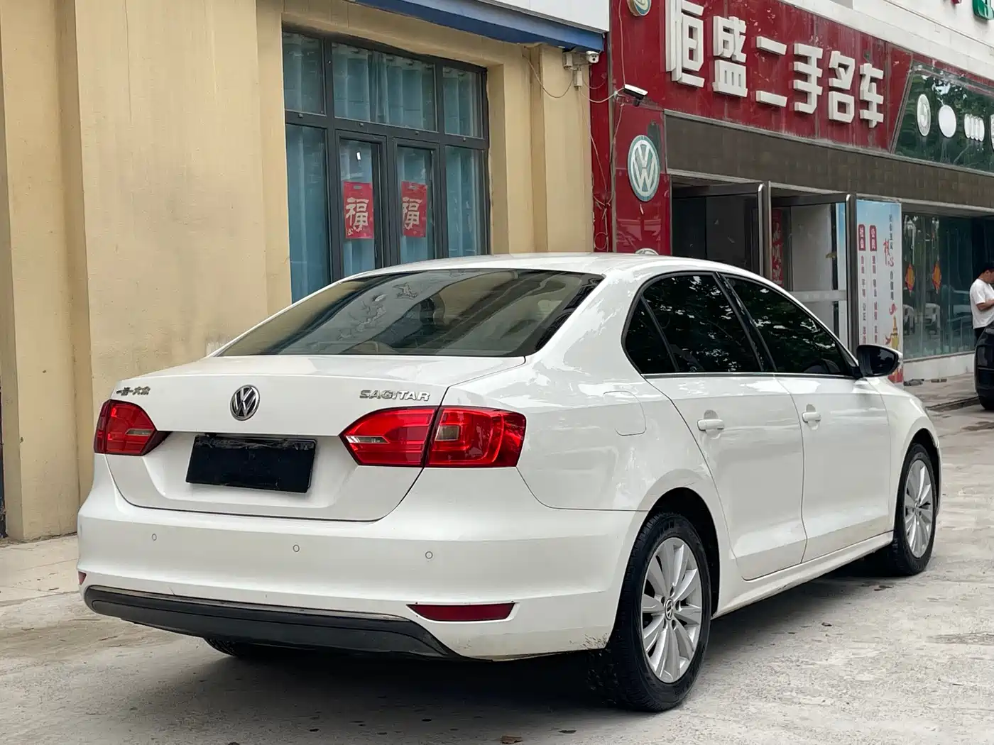 Volkswagen Sagitar 2014 Facelift 1.6L Automatic Comfort фото 4
