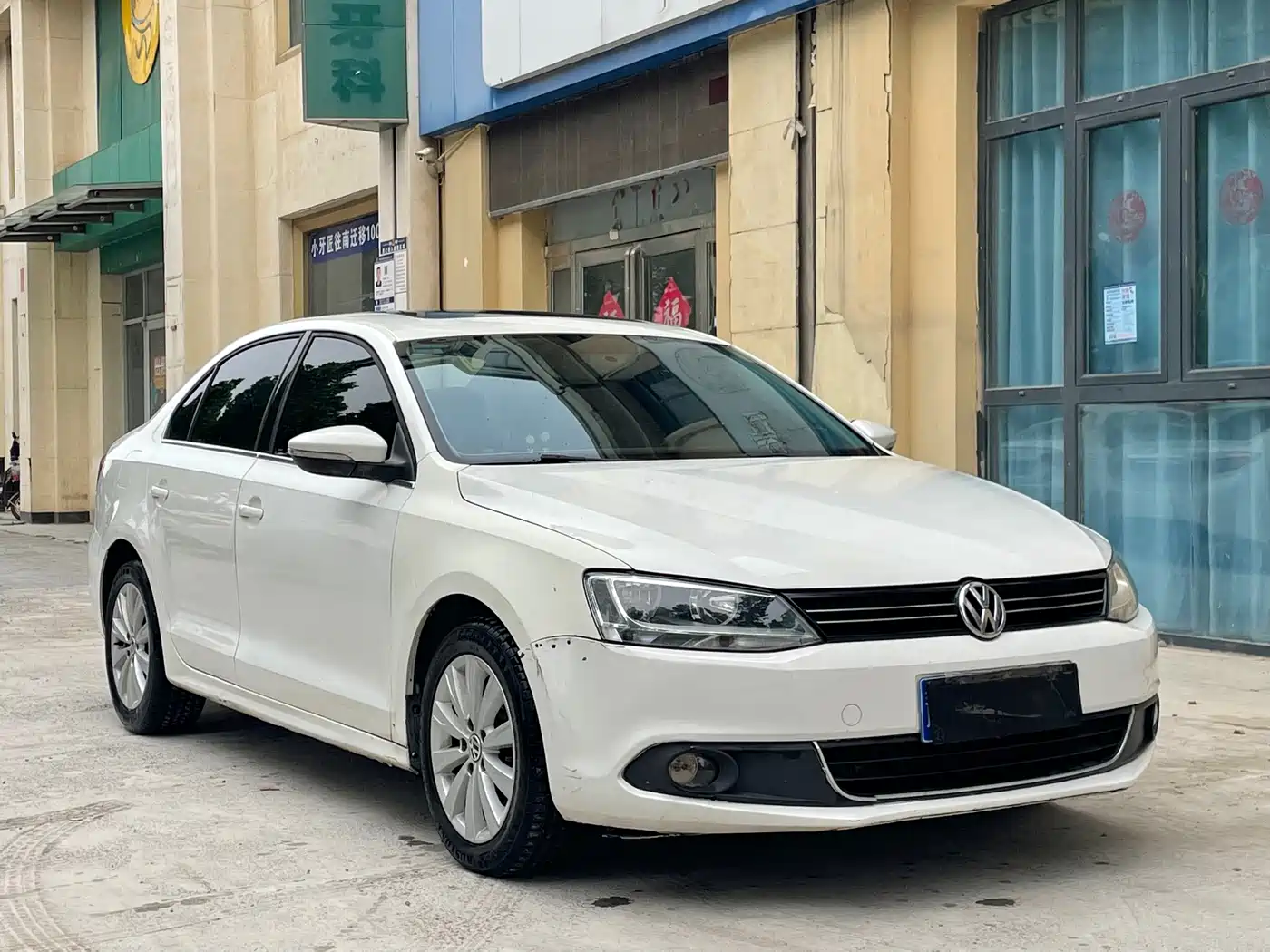 Volkswagen Sagitar 2014 Facelift 1.6L Automatic Comfort фото 3