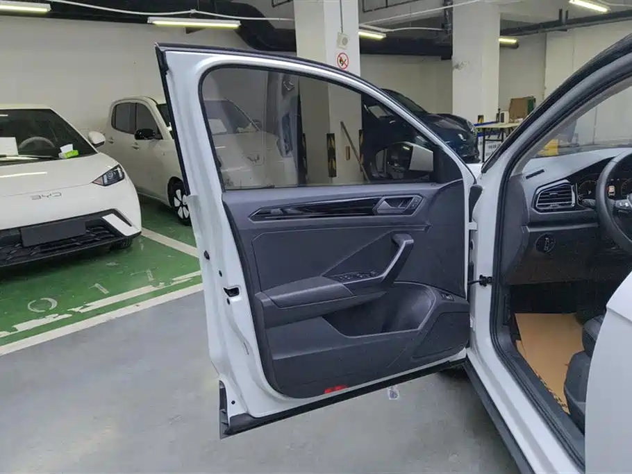 VOLKSWAGEN T ROC EXPLORING SONGS