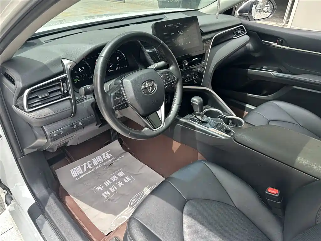 Toyota Camry 2021 Hybrid 2.5HG Luxury Edition фото 10