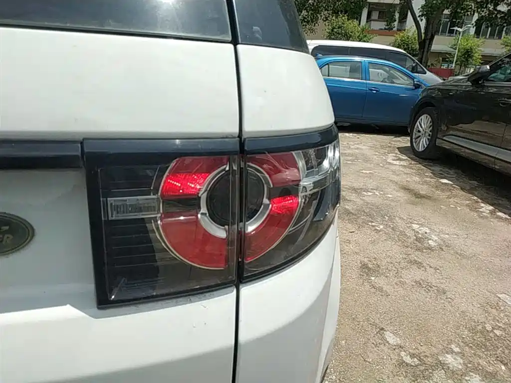 Land Rover Discovery Sport 2017 2.0T PURE фото 8