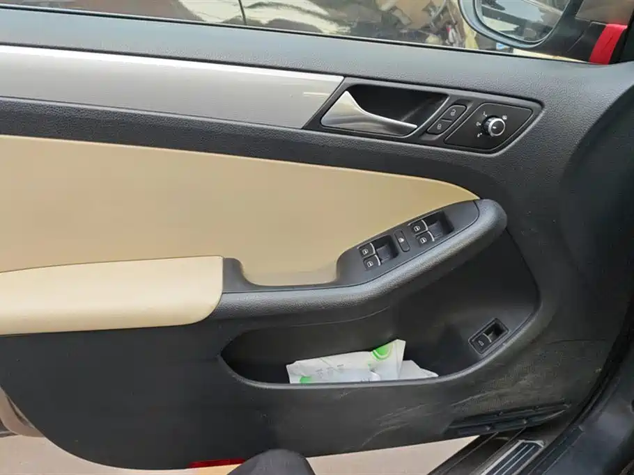 Volkswagen Sagitar 2014 Facelift 1.6L Automatic Comfort фото 7