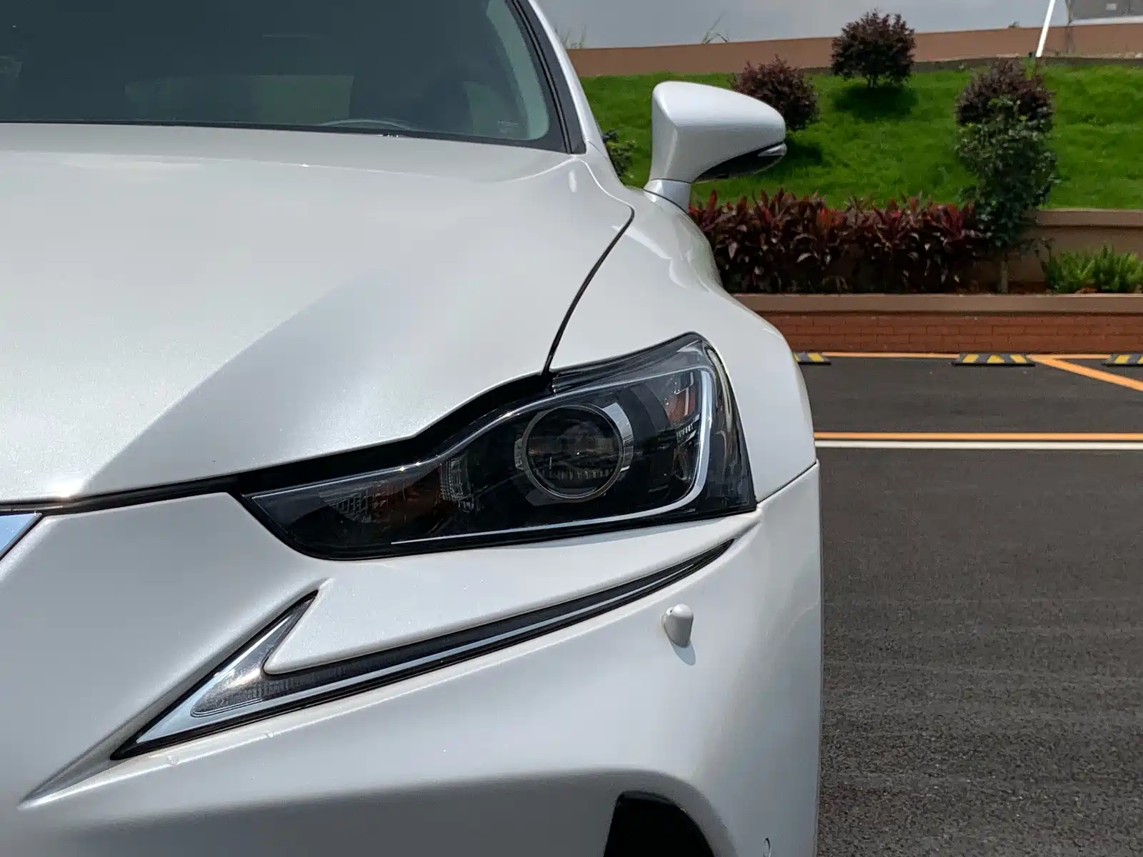 Photo 10 - Lexus IS