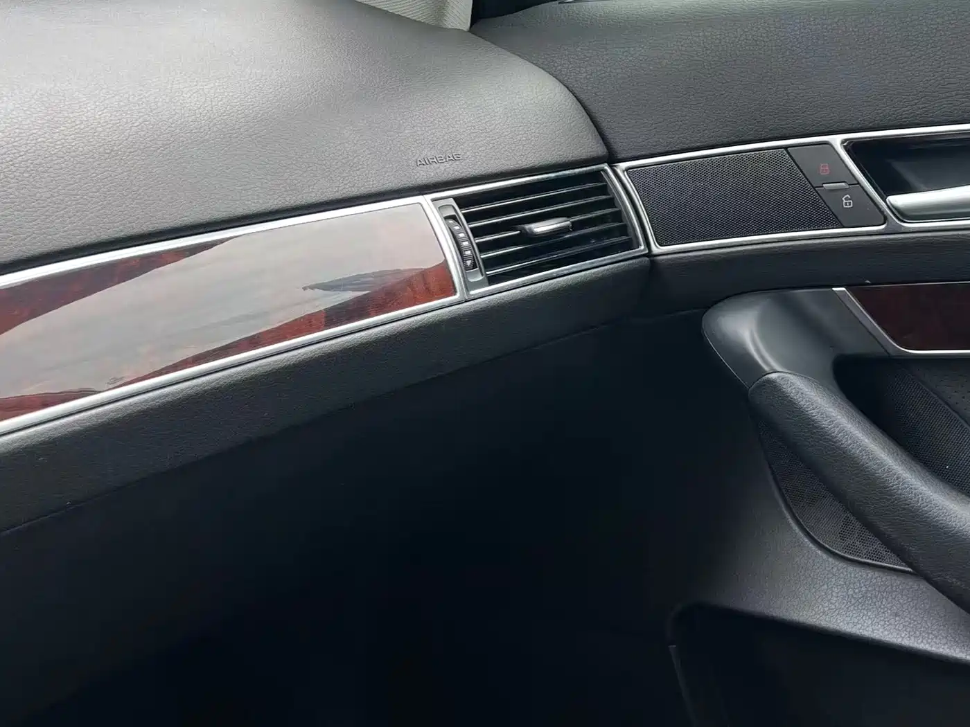 Audi A6L 2010 2.0 TFSI Automatic Standard фото 19