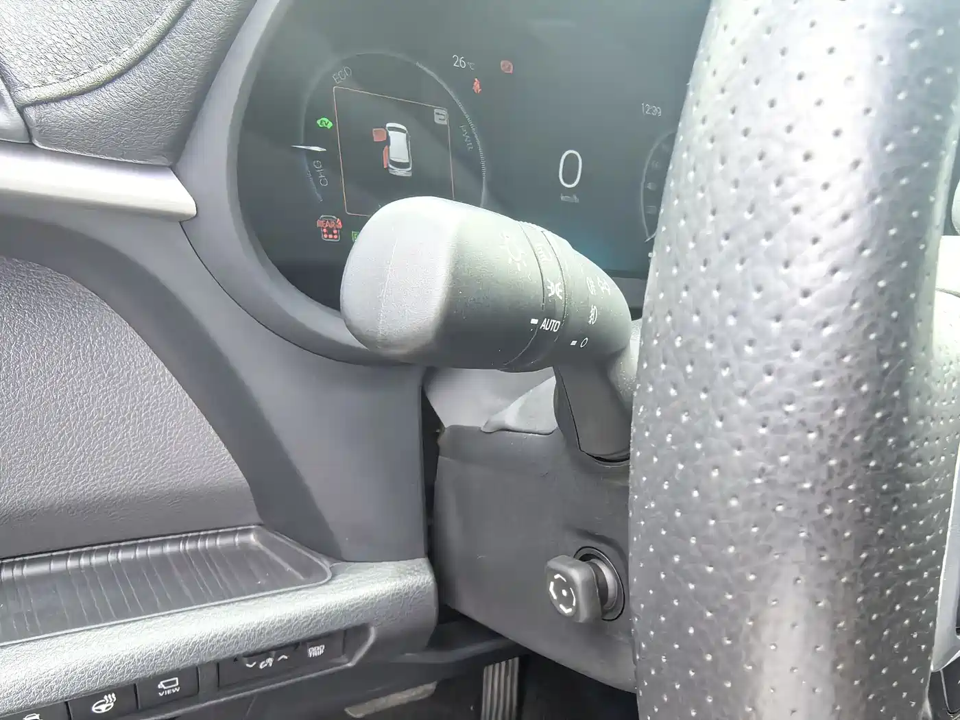 Toyota Sienna 2023 2.5L Hybrid Platinum Edition фото 10