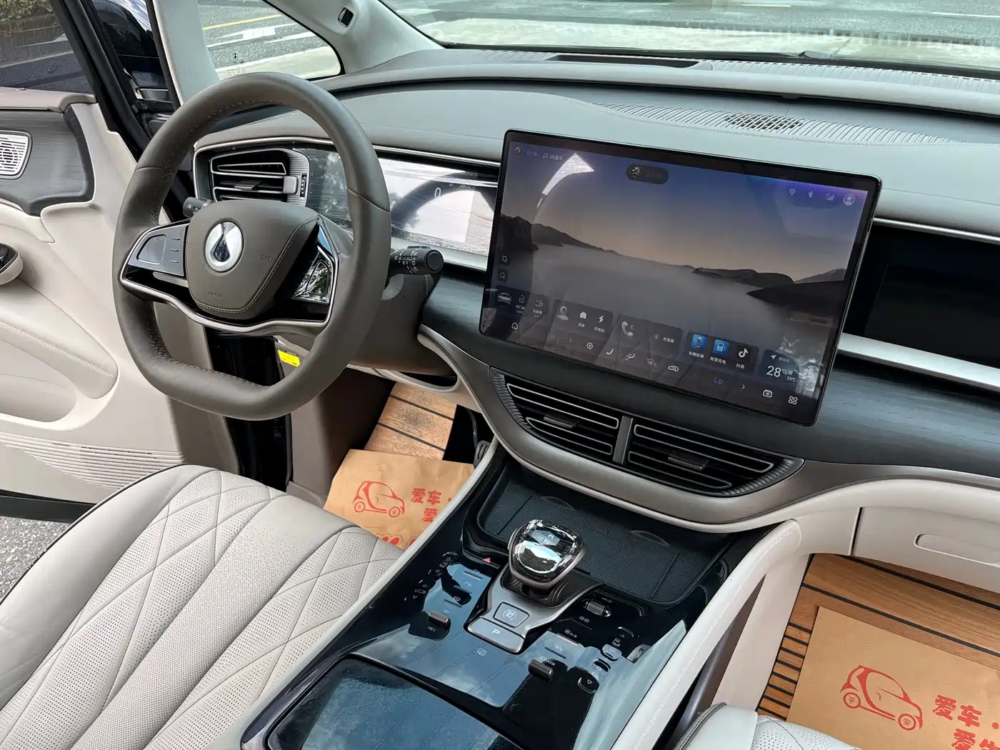 Denza D9 2022 DM-i 970 AWD Flagship фото 23