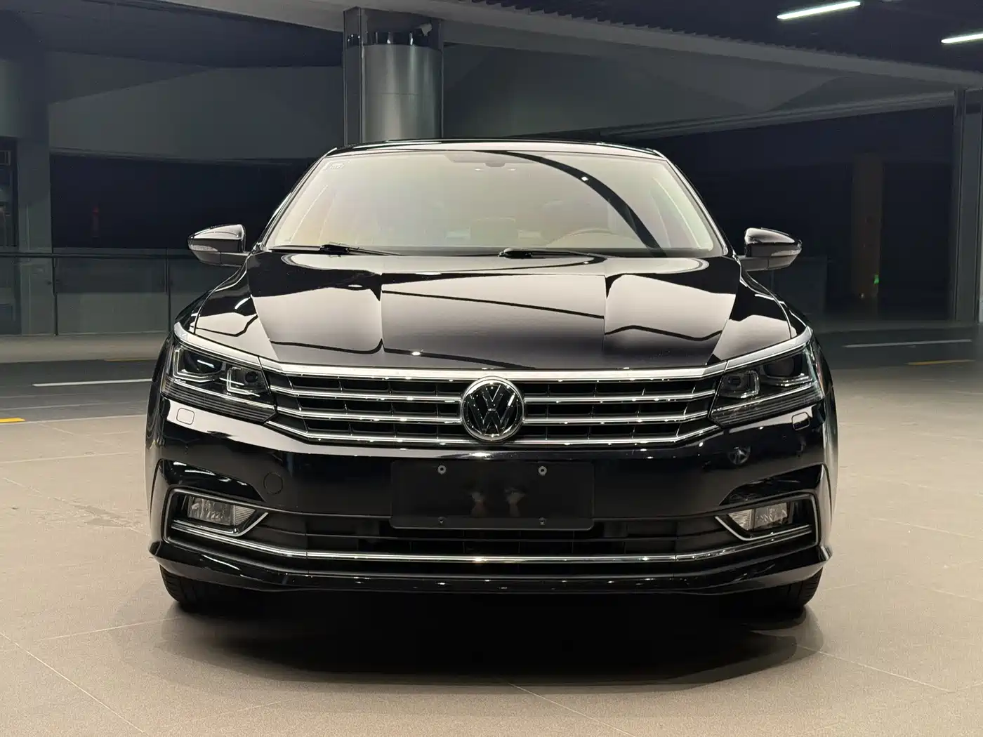 Volkswagen Passat 2017 330TSI DSG Luxury фото 2