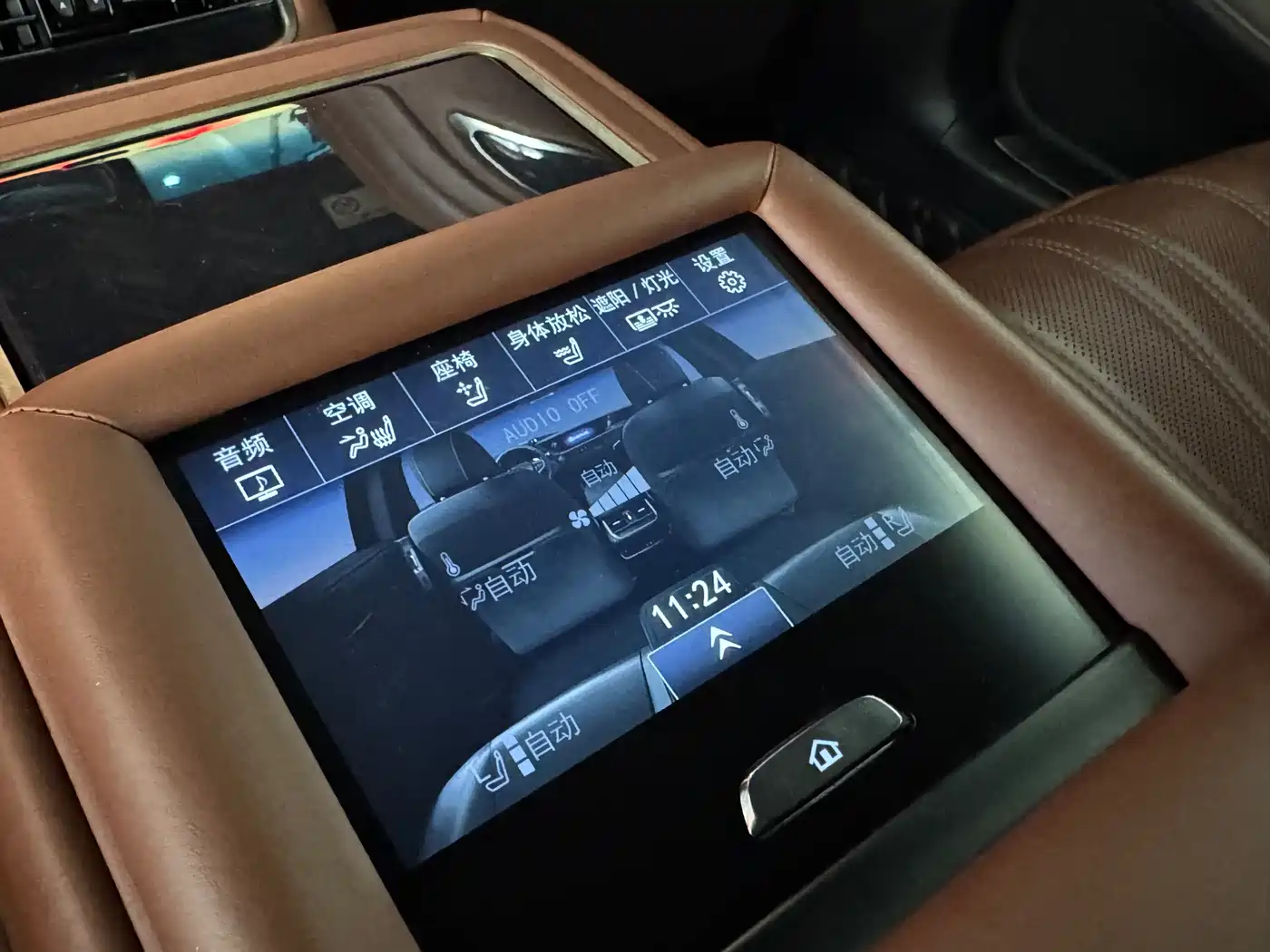 Lexus LS 2018 500h Executive Edition China V фото 14